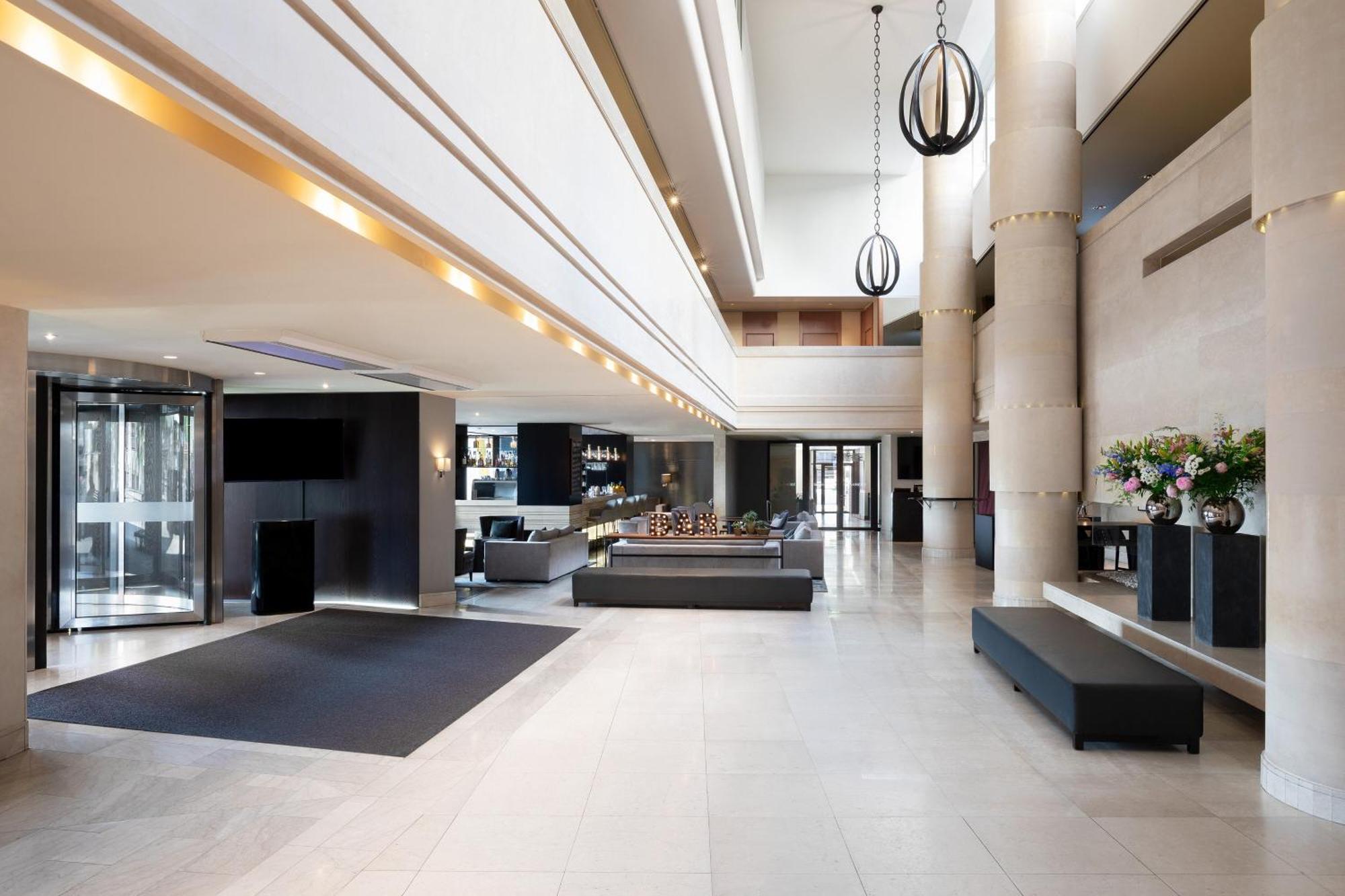 Sheraton Stockholm Hotel Exterior photo The lobby of the hotel