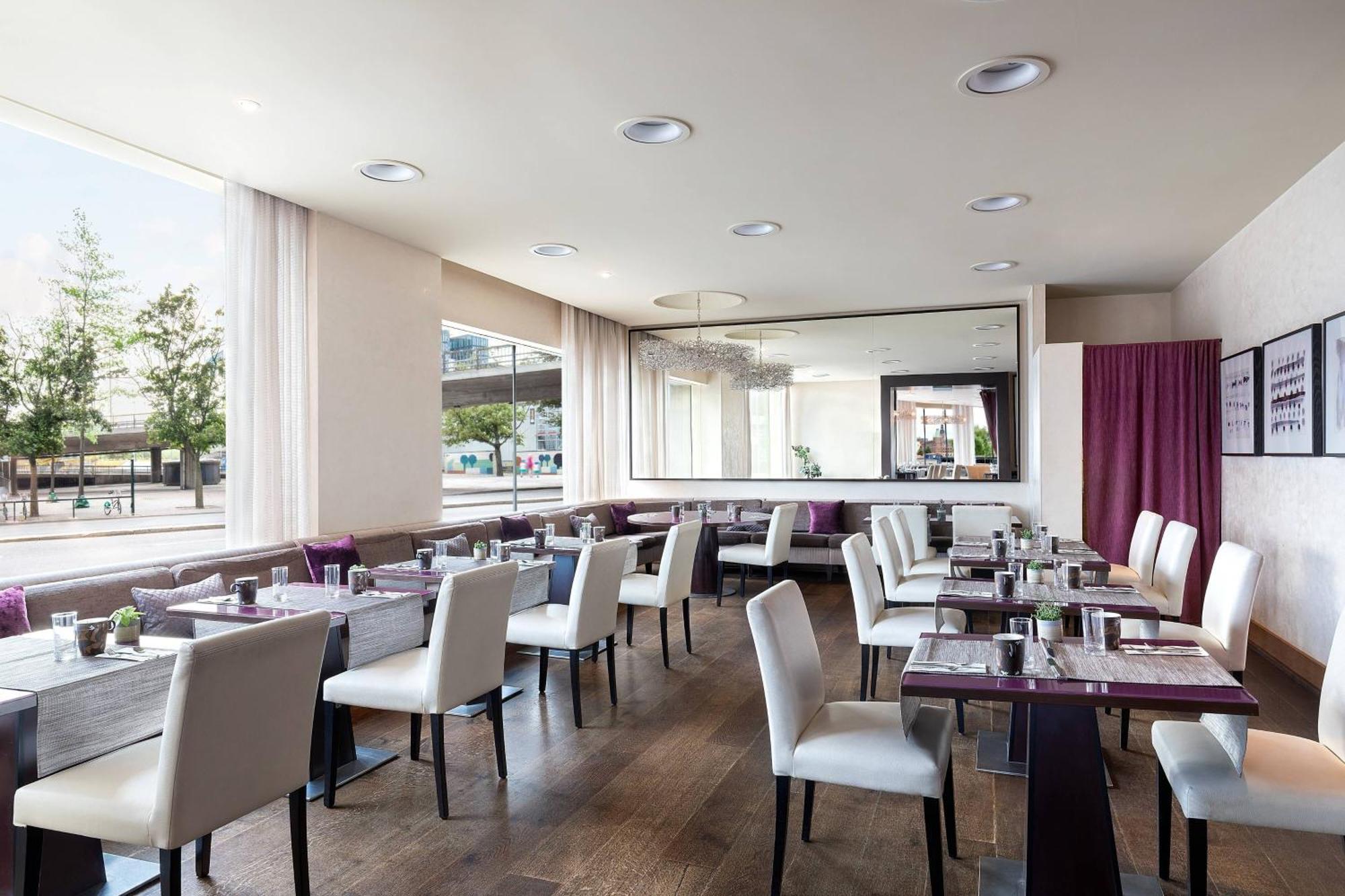 Sheraton Stockholm Hotel Exterior photo The restaurant