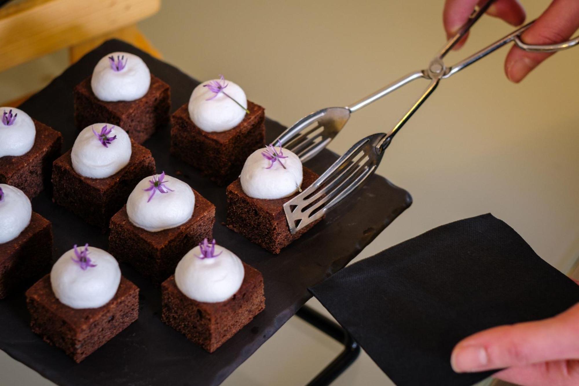 Sheraton Stockholm Hotel Exterior photo A pastry tong in use