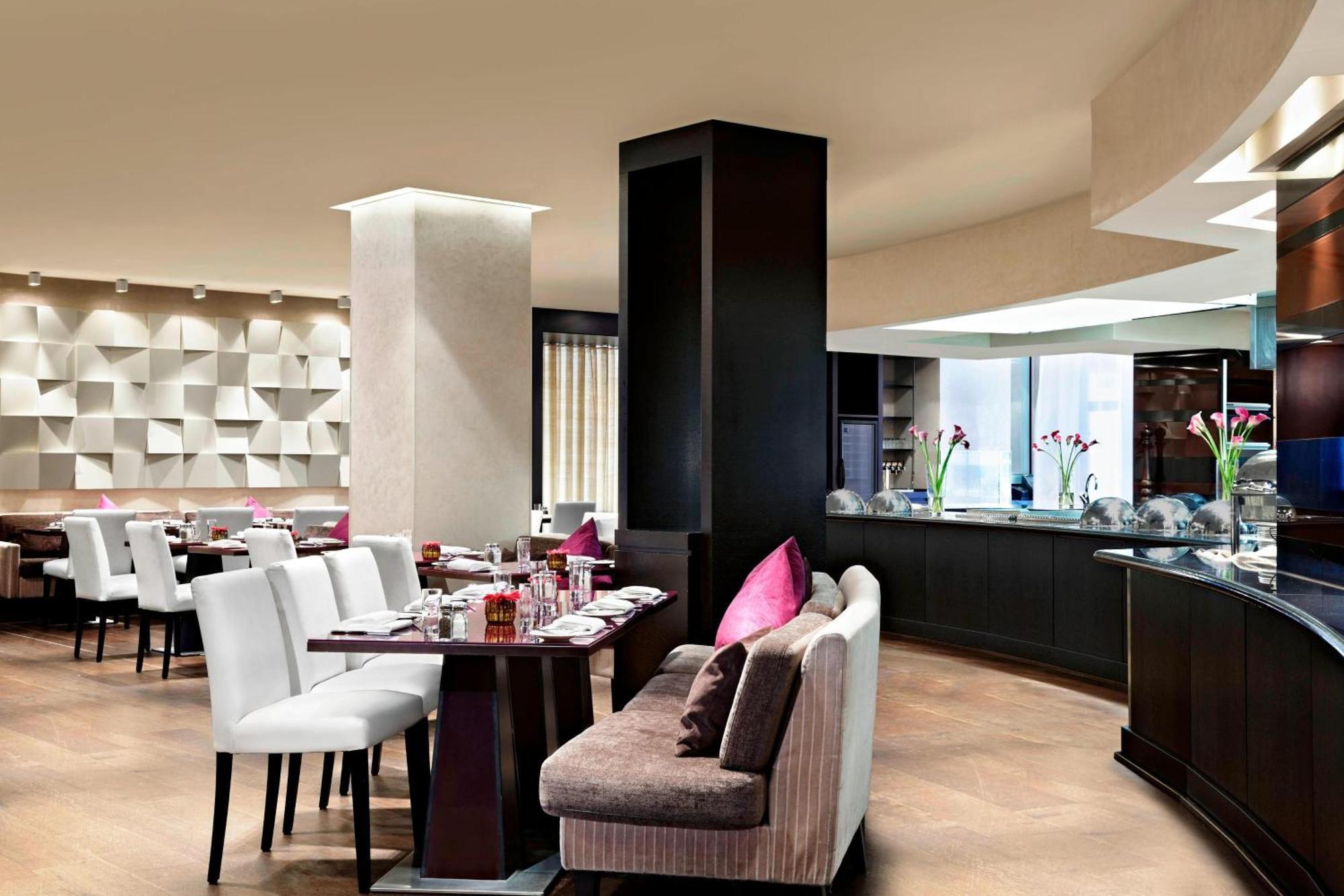 Sheraton Stockholm Hotel Exterior photo The restaurant